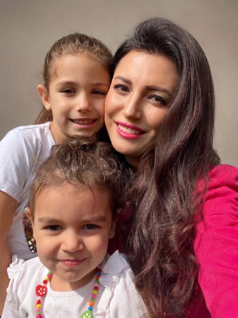 Gözde Yıldız, çocuk gelişim uzmanı ve aile danışmanı, çocuklarıyla